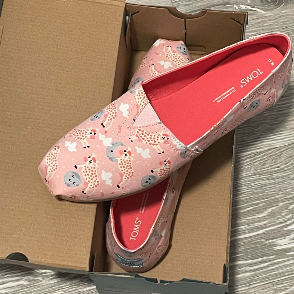 **NEW NEVER WORE** Toms Pink Flats with Floral Print and Flexible Sole
